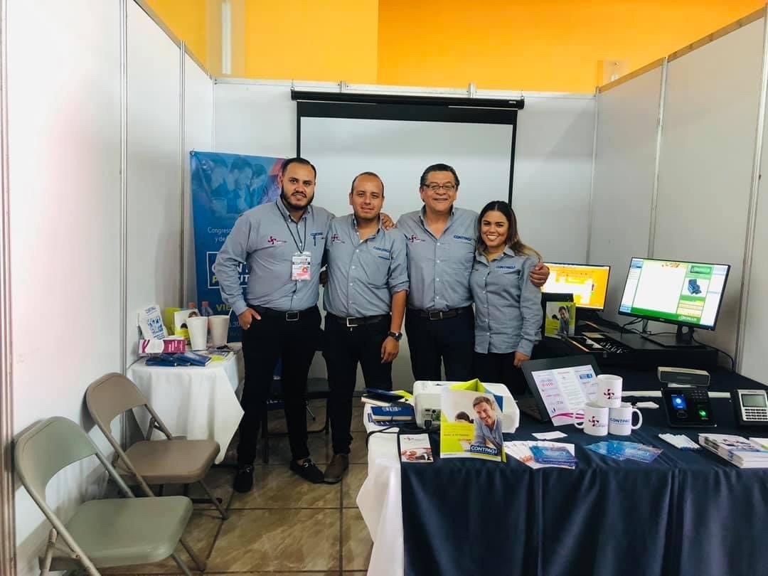 Equipo de Sustayta Consulting Soft en un congreso CONTPAQi